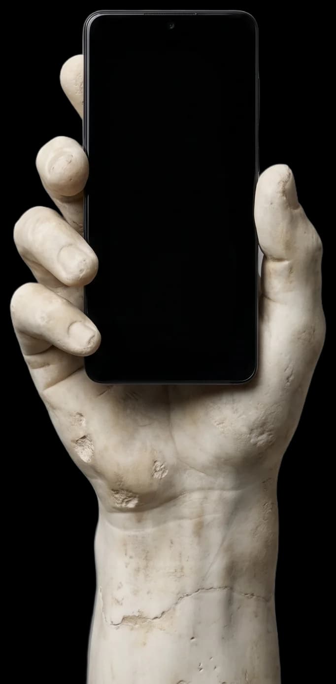 Main de marbre tenant un smartphone